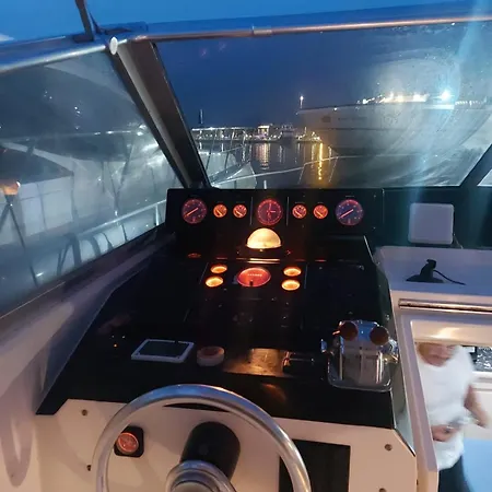 Botel House Boat Golfo Di Napoli