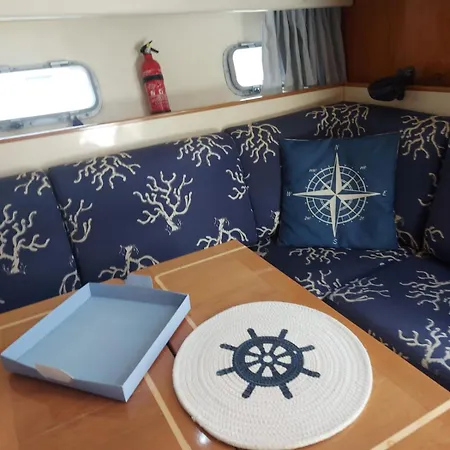 House Boat Golfo Di Napoli * Castellammare di Stabia