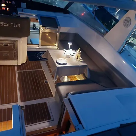 House Boat Golfo Di Napoli Botel *