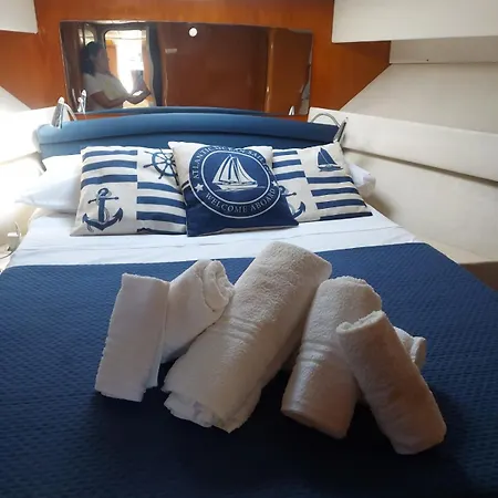 Botel House Boat Golfo Di Napoli *