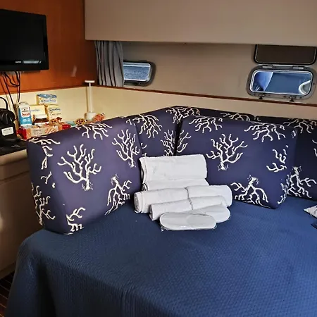 House Boat Golfo Di Napoli * Castellammare di Stabia