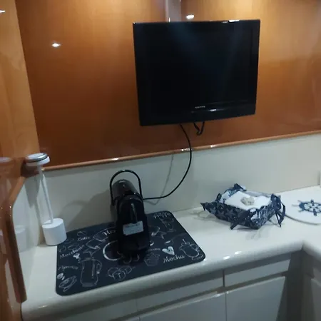 House Boat Golfo Di Napoli Botel